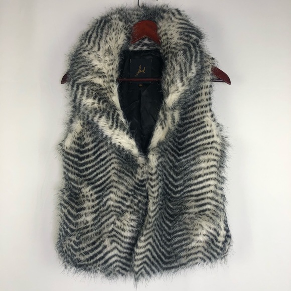 Jack by BB Dakota Black and White Faux Fur Vest - Picture 8 of 8